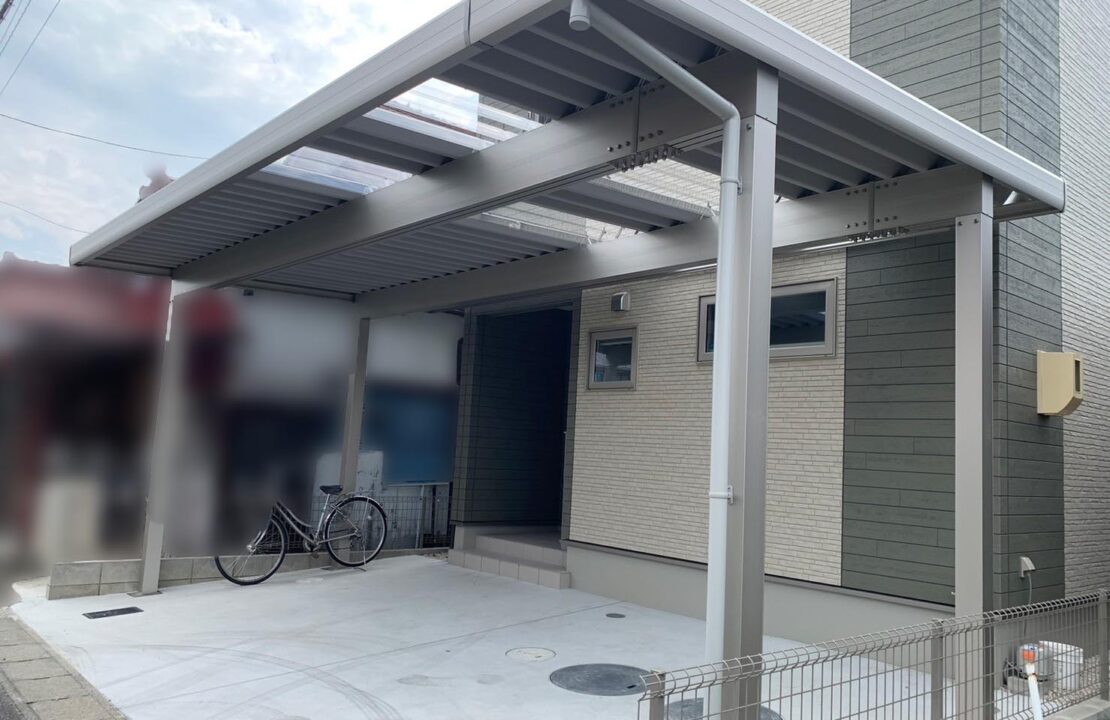 屋根にはペフも設置し、冬の結露も安心して使用できるカーポート