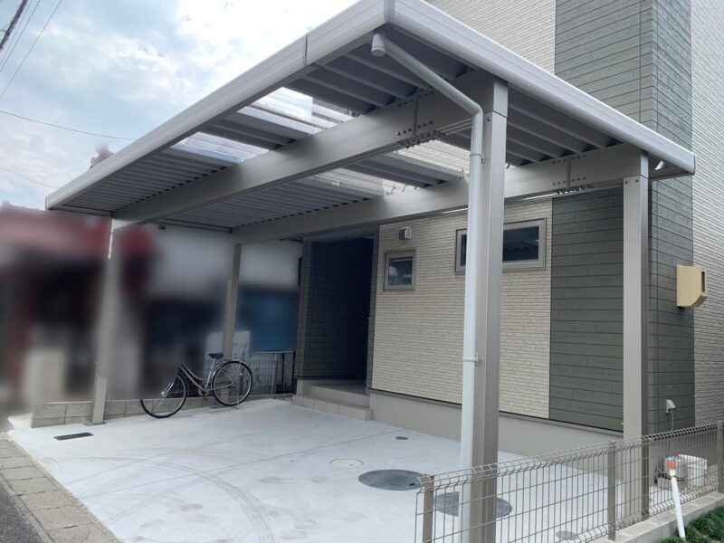 屋根にはペフも設置し、冬の結露も安心して使用できるカーポート