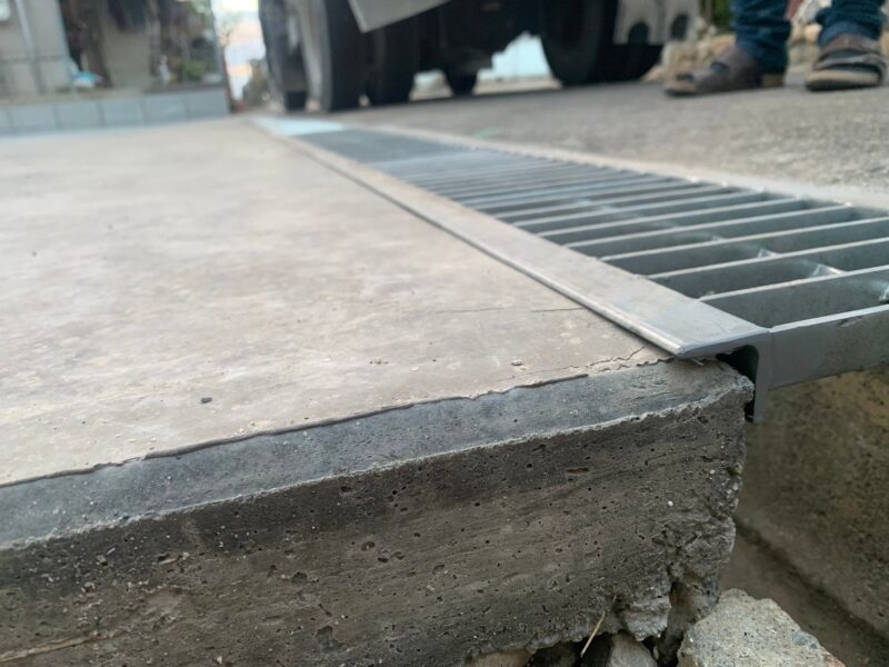 外構リフォーム施工後　グレーチング設置した乗入れ部分