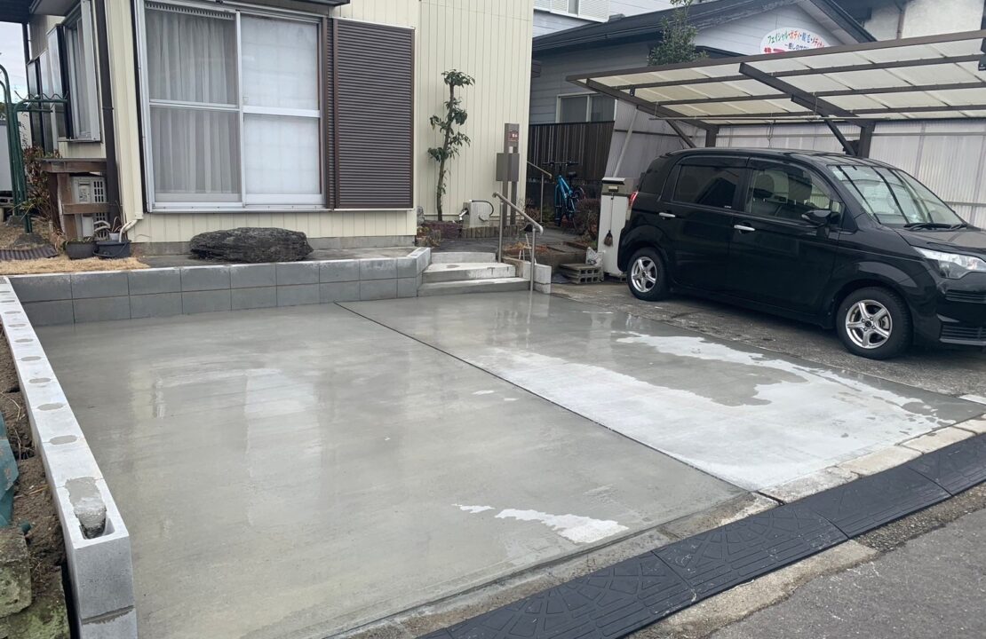 可児市外構リフォーム後　全面を土間コンリート駐車場へ改修