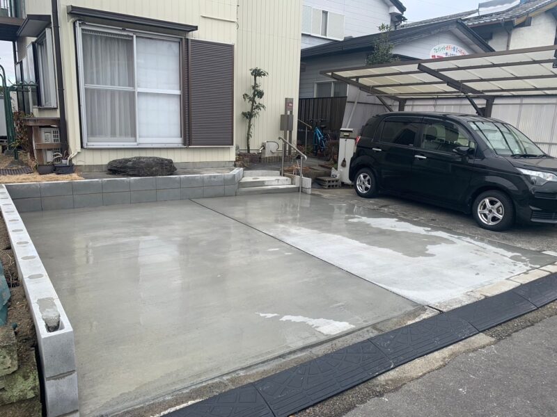 可児市外構リフォーム後　全面を土間コンリート駐車場へ改修