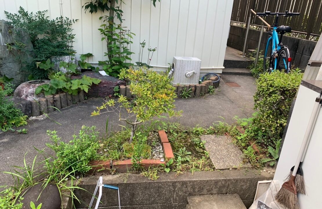 外構リフォーム前の機能門柱を新設する前のアプローチ