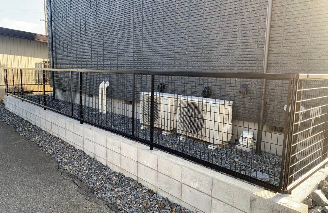 建物外周　防草シート　砕石敷設