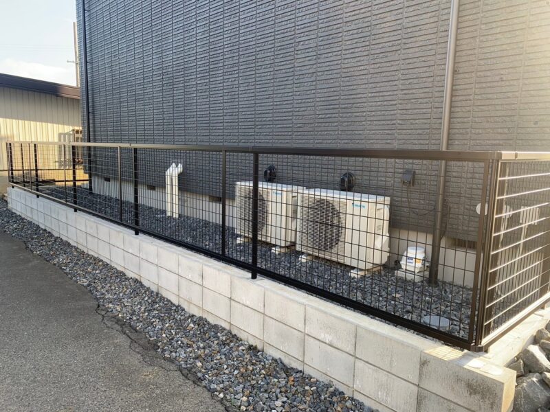 建物外周　防草シート　砕石敷設