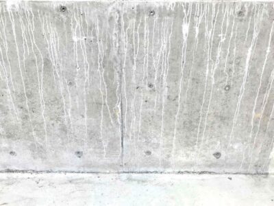 コンクリートの「白華現象」って何？