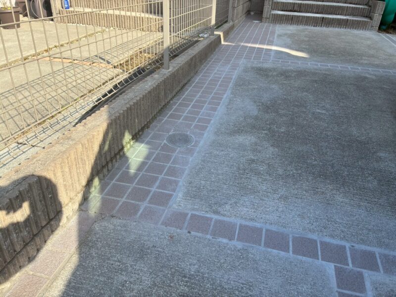 一宮市 駐車場リフォーム スリット部分にタイル施工した駐車場