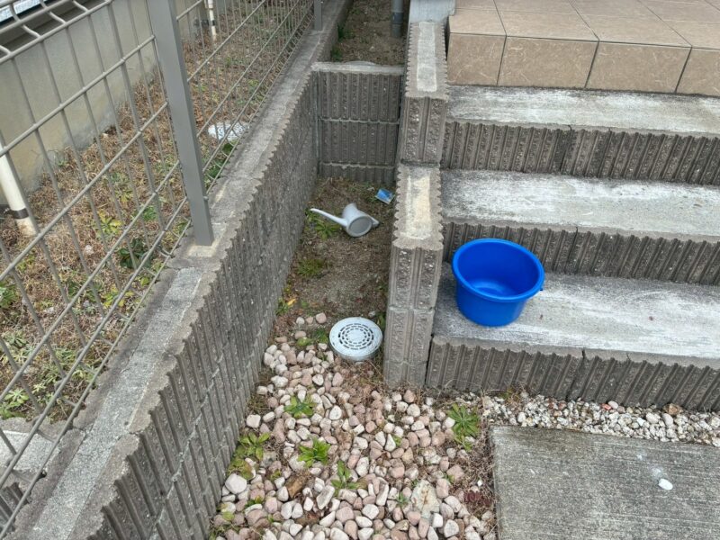 一宮市の駐車場リフォーム前スリットの様子