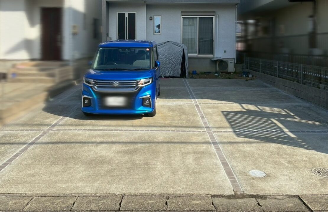 スリットの雑草対策でタイル施工した外構リフォーム施工事例