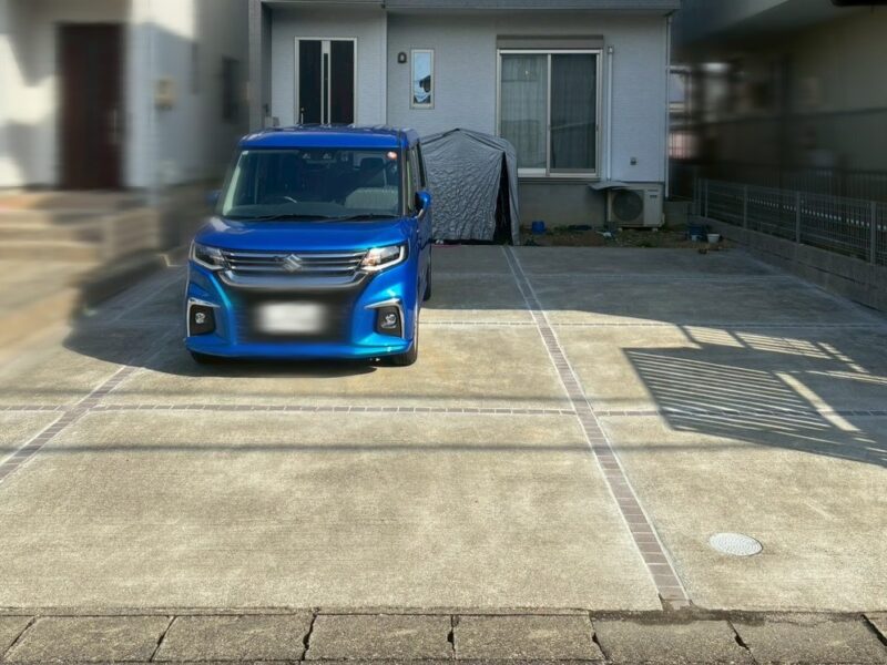 スリットの雑草対策でタイル施工した外構リフォーム施工事例