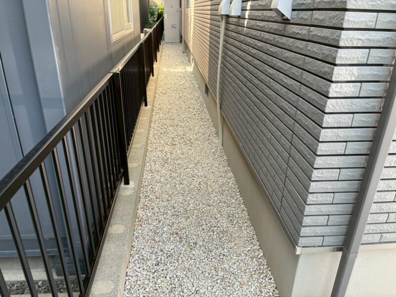 外周フェンスを取り付けた建物外周