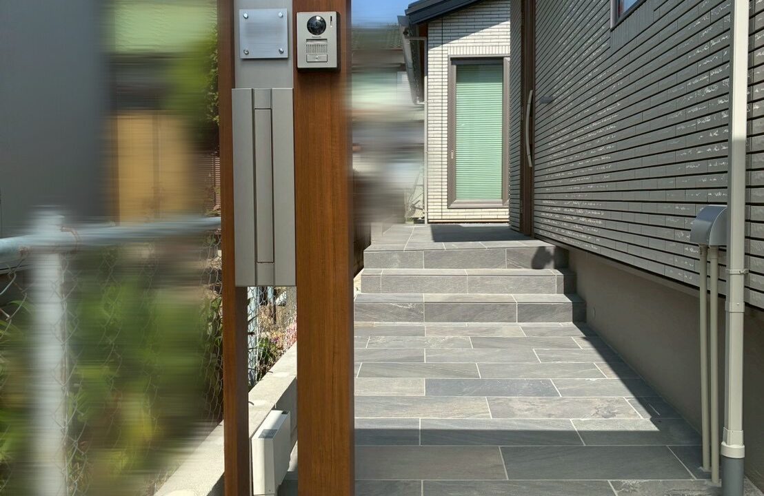シンプルな機能門柱を新設した新築外構工事