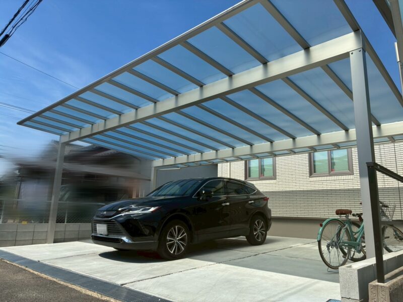 室内の採光を配慮して設置したカーポート工事