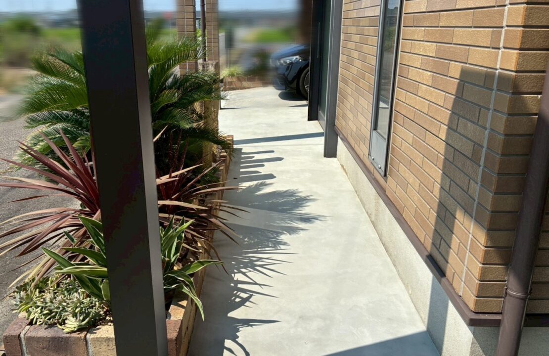 アプローチにもフロアハードを施工した稲沢市の外構リフォーム
