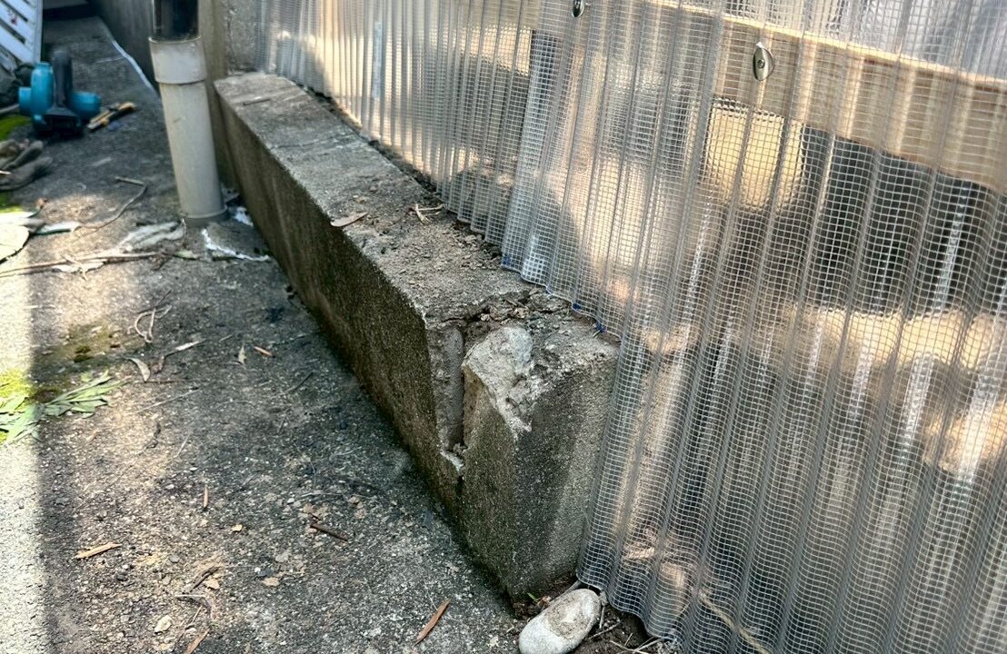 障害物に合わせてカットし取り付けた側面の波板